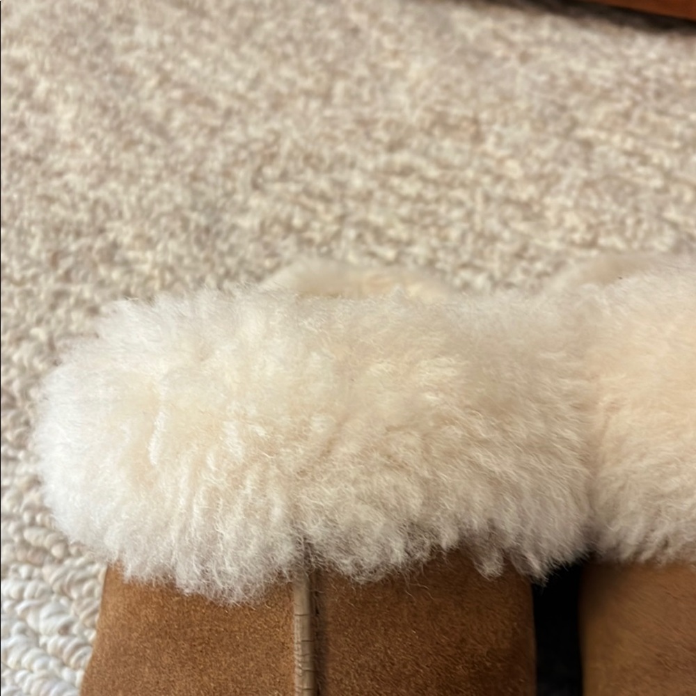 UGG Women's Tan Sheepskin Size 9 Slippers - Picture 6 of 8